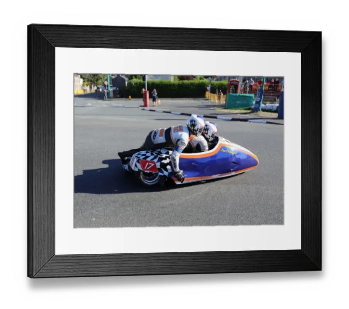 Framed Print : Lee Crawford & Scott Hardie (LCR Suzuki) 2018 Southern 100 Framed Print : Lee Crawford & Scott Hardie (LCR Suzuki) 2018 Southern 100