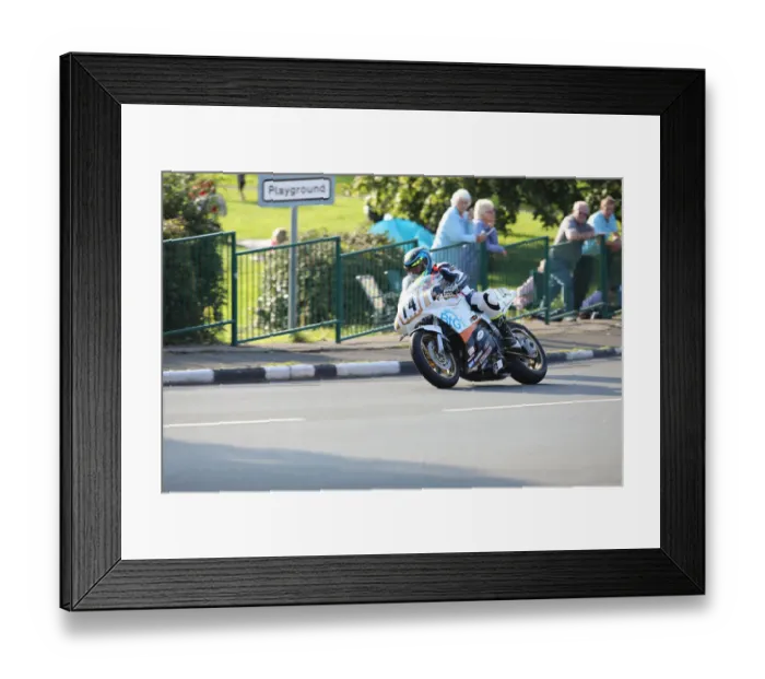 Framed Print : Steve Moody (Honda) 2019 Superbike Classic TT Framed Print : Steve Moody (Honda) 2019 Superbike Classic TT