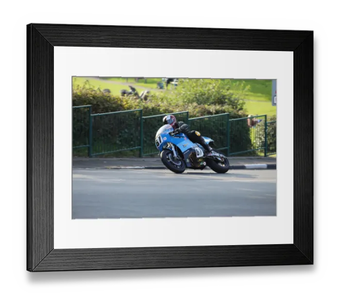 Framed Print : Wayne Axon (Suzuki) 2019 Superbike Classic TT Framed Print : Wayne Axon (Suzuki) 2019 Superbike Classic TT