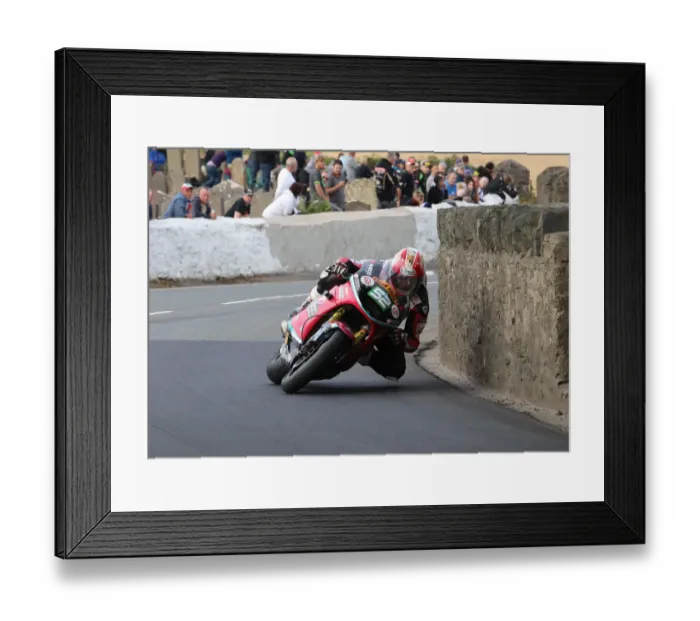Framed Print : James Cowton (Kawasaki) 2018 Southern 100 Framed Print : James Cowton (Kawasaki) 2018 Southern 100