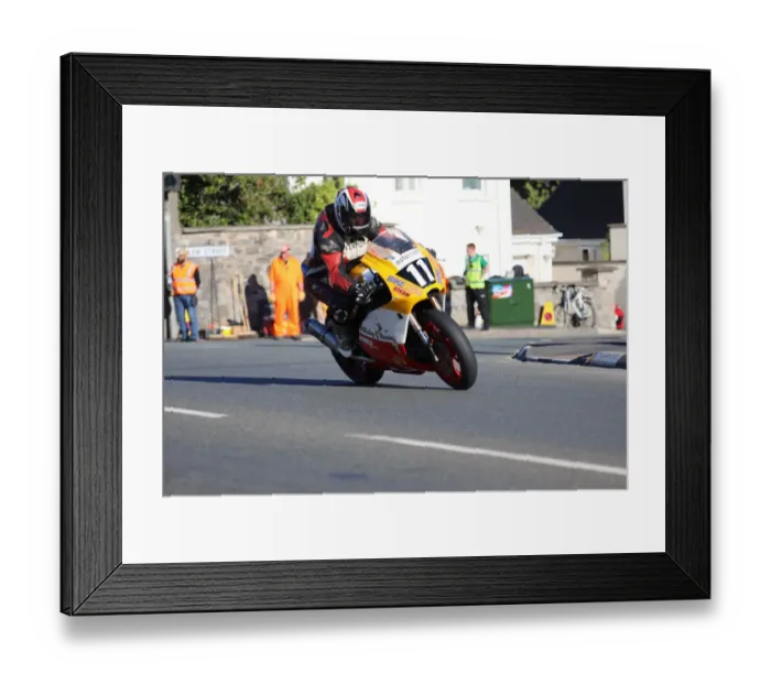 Framed Print : Mick Goodings (Kawasaki) 2018 Southern 100 Framed Print : Mick Goodings (Kawasaki) 2018 Southern 100