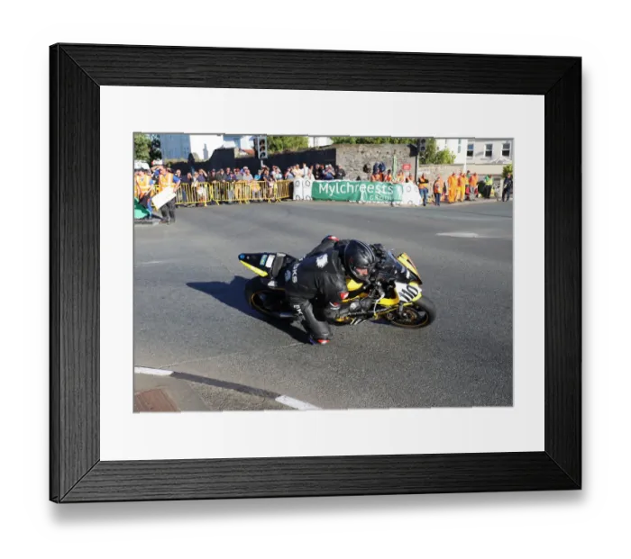 Framed Print : Sam Mousley (Yamaha) 2018 Southern 100 Framed Print : Sam Mousley (Yamaha) 2018 Southern 100