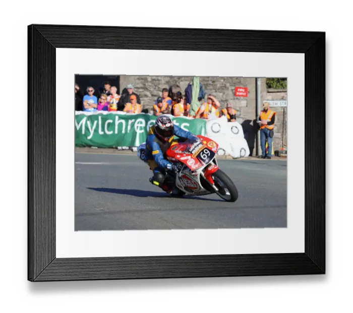Framed Print : Dave Woolams (Suzuki) 2018 Southern 100 Framed Print : Dave Woolams (Suzuki) 2018 Southern 100