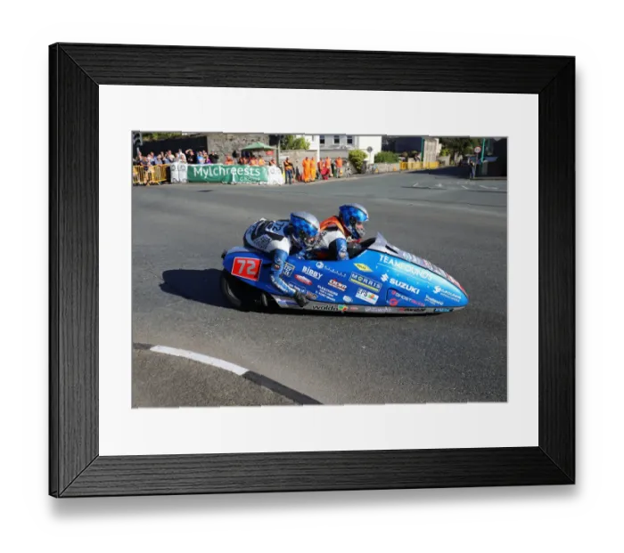 Framed Print : Peter Founds & Jevan Walmsley (DDM Suzuki) 2018 Southern 100 Framed Print : Peter Founds & Jevan Walmsley (DDM Suzuki) 2018 Southern 100