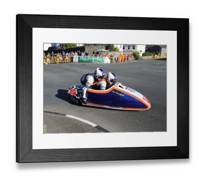Framed Print : Pete Founds & Jevan Walmsley (DDM Suzuki) 2018 Southern 100 Framed Print : Pete Founds & Jevan Walmsley (DDM Suzuki) 2018 Southern 100