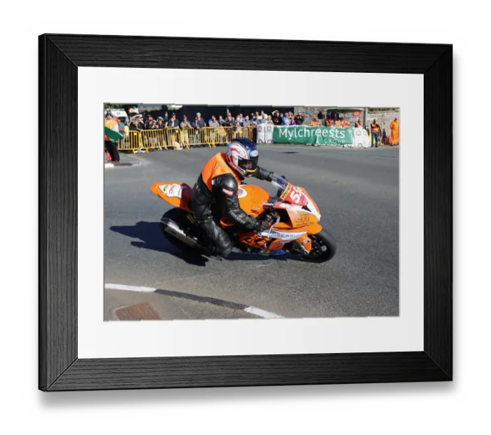 Framed Print : Eric Wilson (BMW) 2018 Southern 100 Framed Print : Eric Wilson (BMW) 2018 Southern 100