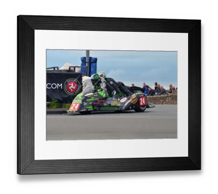 Framed Print : Debbie Barron & Robert Lunt (Ireson Kawasaki) 2012 Southern 100 Framed Print : Debbie Barron & Robert Lunt (Ireson Kawasaki) 2012 Southern 100