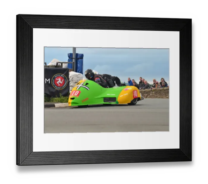 Framed Print : Stuart Stobbart & Jamie Scarffe (Baker Suzuki) 2012 Southern 100 Framed Print : Stuart Stobbart & Jamie Scarffe (Baker Suzuki) 2012 Southern 100