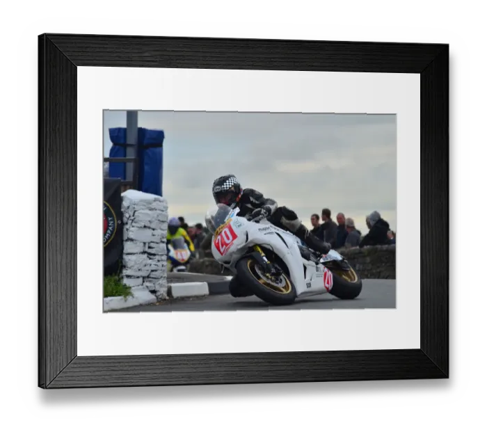 Framed Print : Dave Madsen-Mygdal (Yamaha) 2012 Southern 100 Framed Print : Dave Madsen-Mygdal (Yamaha) 2012 Southern 100