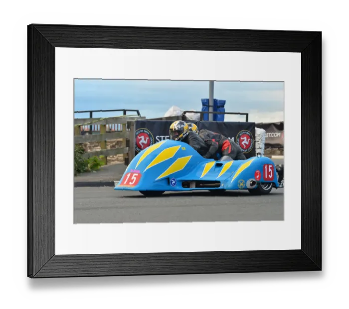 Framed Print : Horst Walczak & Andrew Miller (Ireson Honda) 2012 Southern 100 Framed Print : Horst Walczak & Andrew Miller (Ireson Honda) 2012 Southern 100