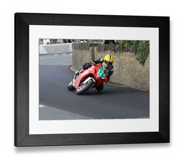 Framed Print : Dave Moffitt (Suzuki) 2018 Southern 100 Framed Print : Dave Moffitt (Suzuki) 2018 Southern 100