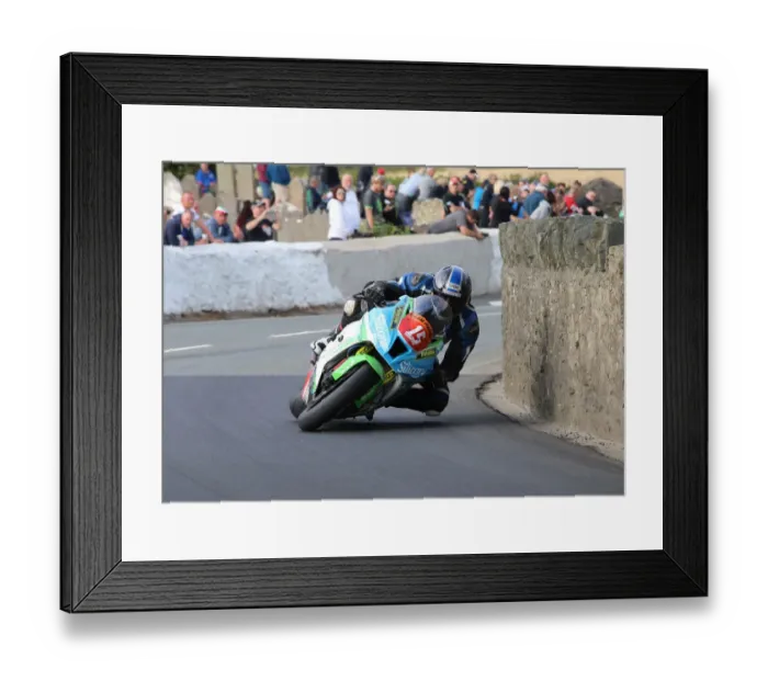 Framed Print : Adrian Harrison (Kawasaki) 2018 Southern 100 Framed Print : Adrian Harrison (Kawasaki) 2018 Southern 100