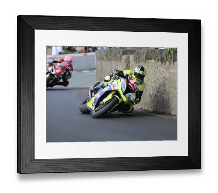 Framed Print : Rob Hodson (BMW) 2018 Southern 100 Framed Print : Rob Hodson (BMW) 2018 Southern 100
