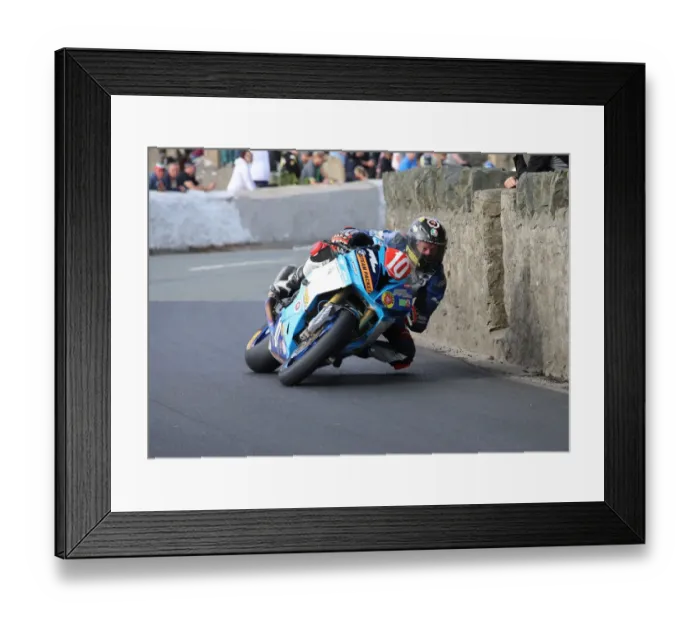 Framed Print : Sam West (BMW) 2018 Southern 100 Framed Print : Sam West (BMW) 2018 Southern 100