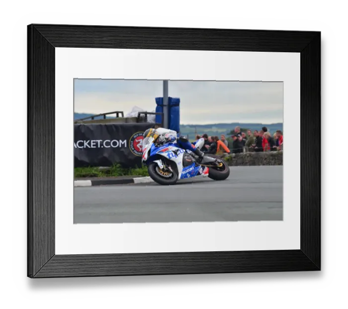 Framed Print : Guy Martin (Tyco Suzuki) 2012 Southern 100 Framed Print : Guy Martin (Tyco Suzuki) 2012 Southern 100
