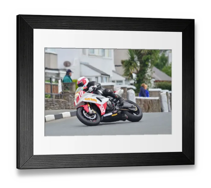 Framed Print : Lee Vernon (BMW) 2012 Southern 100