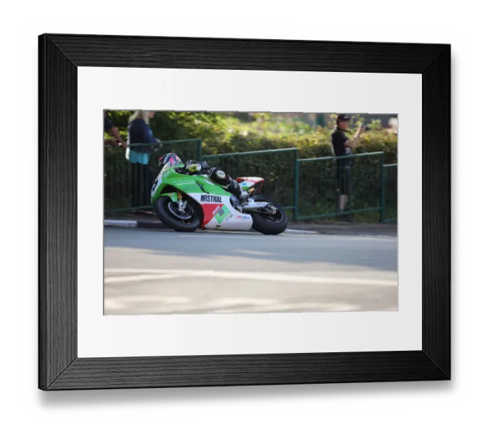 Framed Print : Paul Jordan (Kawasaki) Superbike Classic TT Framed Print : Paul Jordan (Kawasaki) Superbike Classic TT