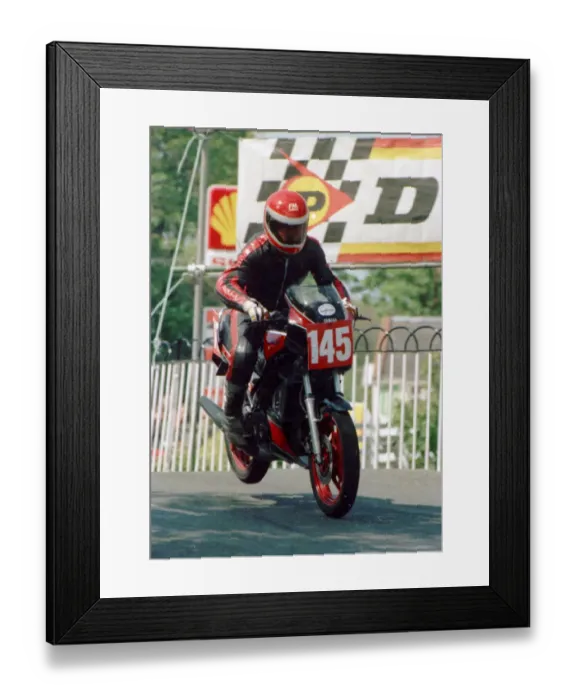 Framed Print : Richard Kneen (Yamaha) 1986 Production C TT Framed Print : Richard Kneen (Yamaha) 1986 Production C TT