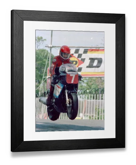 Framed Print : Bill Simpson (Suzuki) 1986 Production A TT Framed Print : Bill Simpson (Suzuki) 1986 Production A TT