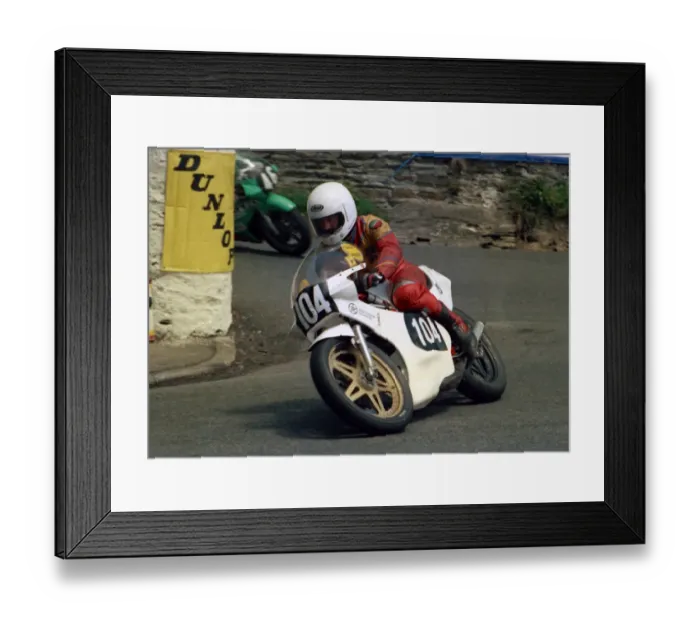 Framed Print : Leo Mannion (Yamaha) 1986 Formula Two TT Framed Print : Leo Mannion (Yamaha) 1986 Formula Two TT