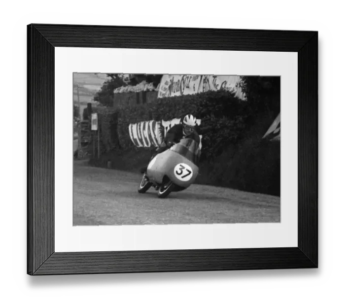 Framed Print : Bill Lomas (Guzzi) 1955 Senior TT Framed Print : Bill Lomas (Guzzi) 1955 Senior TT