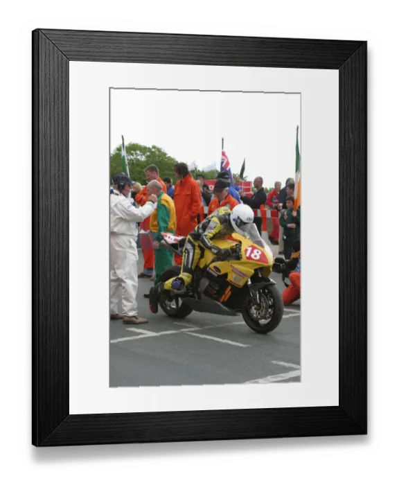 Framed Print : Ian Hutchinson (Honda) 2005 Senior TT Framed Print : Ian Hutchinson (Honda) 2005 Senior TT