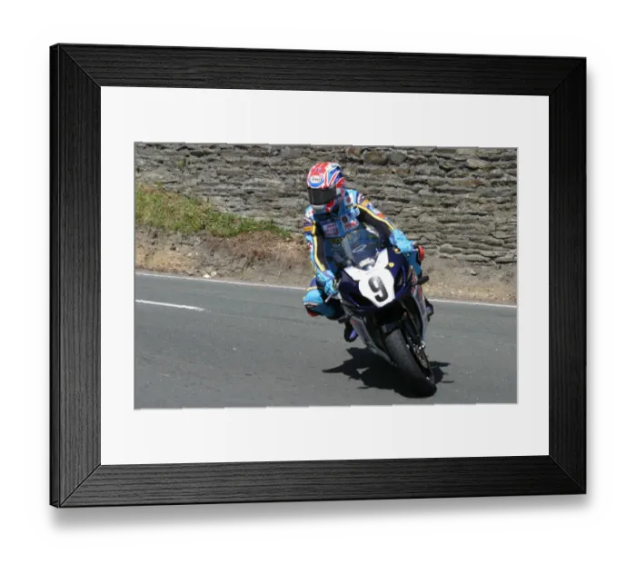 Framed Print : John Reynolds (Suzuki) 2005 Classic Lap