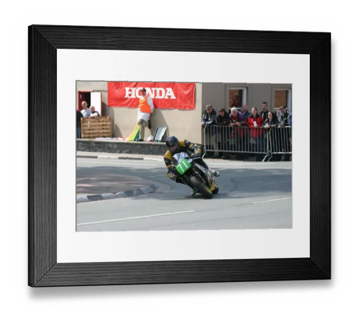 Framed Print : Ian Smith (Honda) 2004 Lightweight 400 TT Framed Print : Ian Smith (Honda) 2004 Lightweight 400 TT