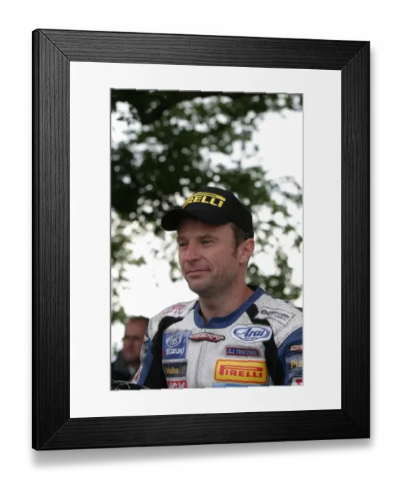 Framed Print : Bruce Anstey (Suzuki) 2004 Senior TT Framed Print : Bruce Anstey (Suzuki) 2004 Senior TT