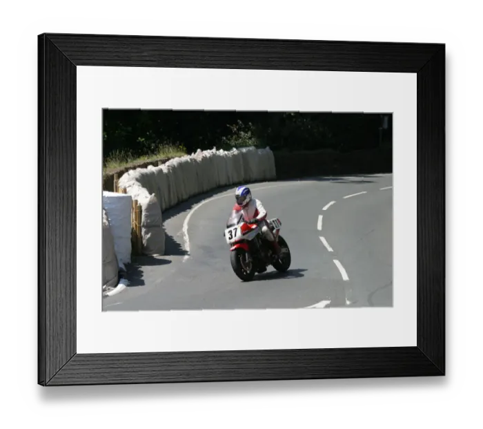Framed Print : Brian Lavery (Yamaha) 2005 Classic Lap Framed Print : Brian Lavery (Yamaha) 2005 Classic Lap