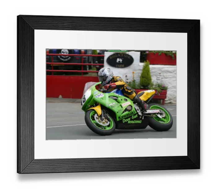 Framed Print : Paul Dobbs (Kawasaki) 2005 Formula One TT Framed Print : Paul Dobbs (Kawasaki) 2005 Formula One TT