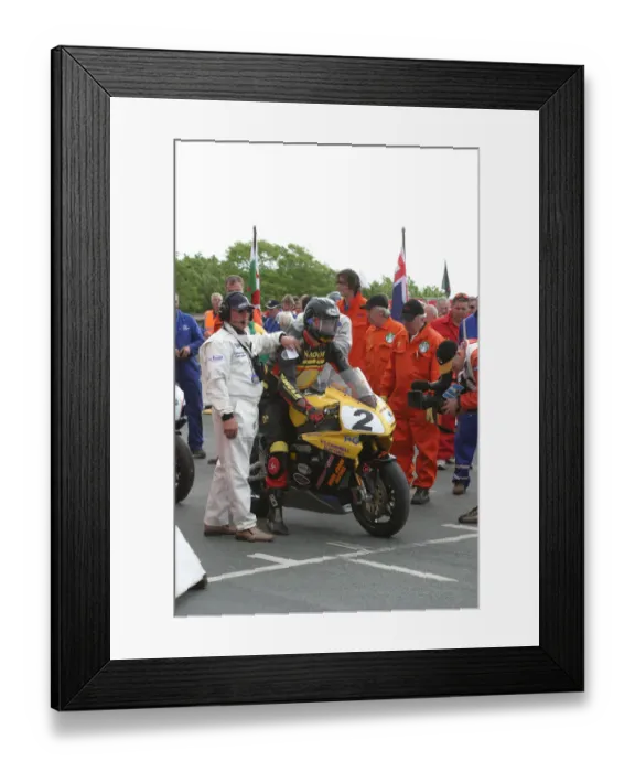 Framed Print : Paul Hunt (Suzuki) 2005 Senior TT Framed Print : Paul Hunt (Suzuki) 2005 Senior TT