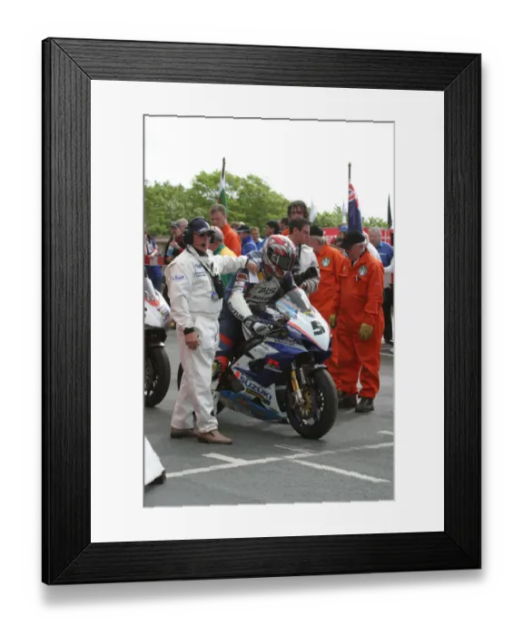 Framed Print : Adrian Archibald (TAS Suzuki) 2005 Senior TT Framed Print : Adrian Archibald (TAS Suzuki) 2005 Senior TT