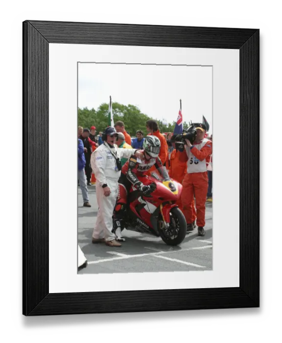 Framed Print : Jason Griffiths (Yamaha) 2005 Senior TT Framed Print : Jason Griffiths (Yamaha) 2005 Senior TT