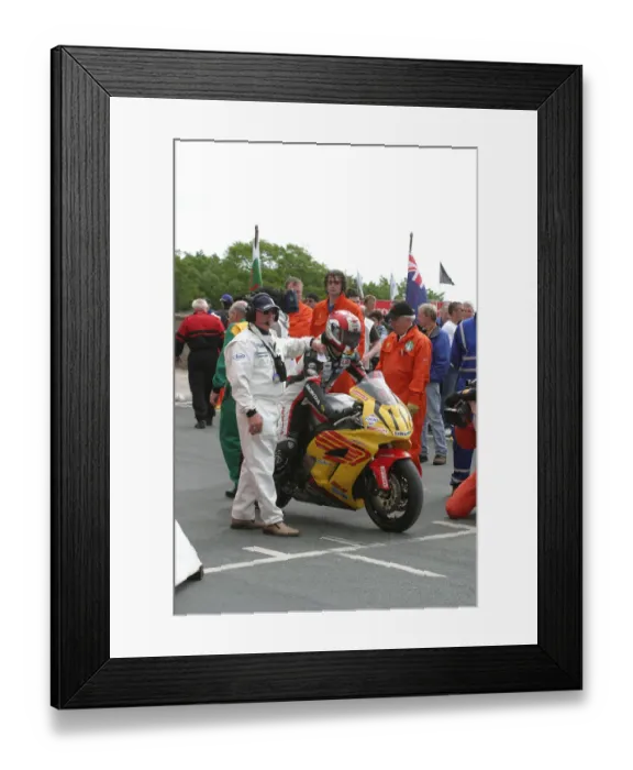 Framed Print : Chris Heath (Honda) 2005 Senior TT
