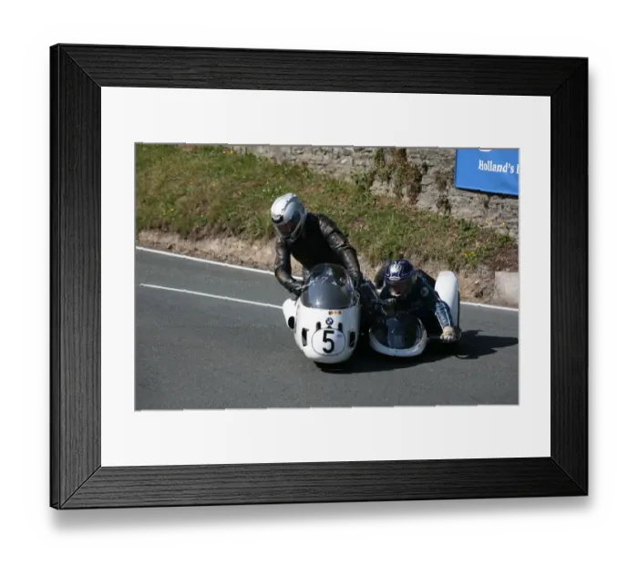 Framed Print : Derek Plummer & Chris Plant (BMW) 2007 Parade Lap Framed Print : Derek Plummer & Chris Plant (BMW) 2007 Parade Lap