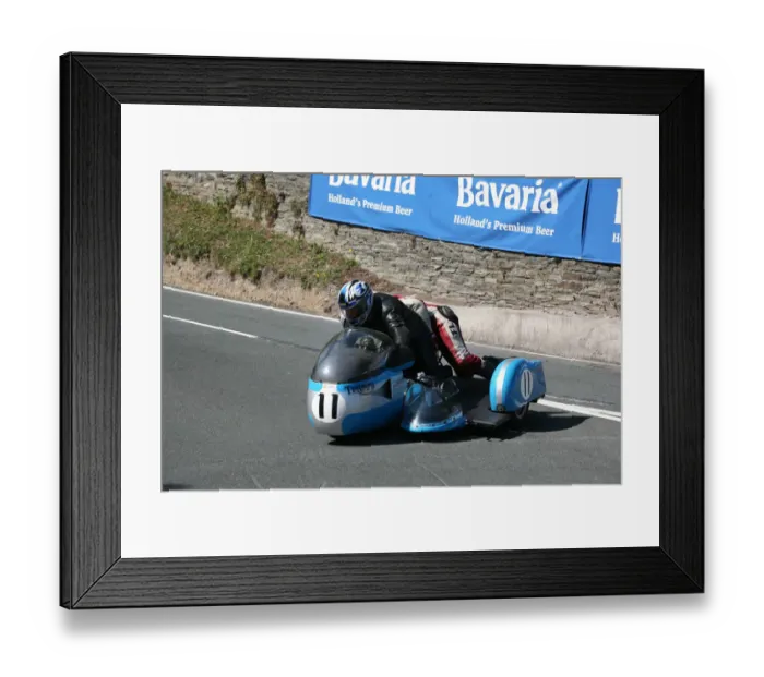 Framed Print : Graham Alcock & Kerry Williams (Triumph) 2007 Parade Lap Framed Print : Graham Alcock & Kerry Williams (Triumph) 2007 Parade Lap