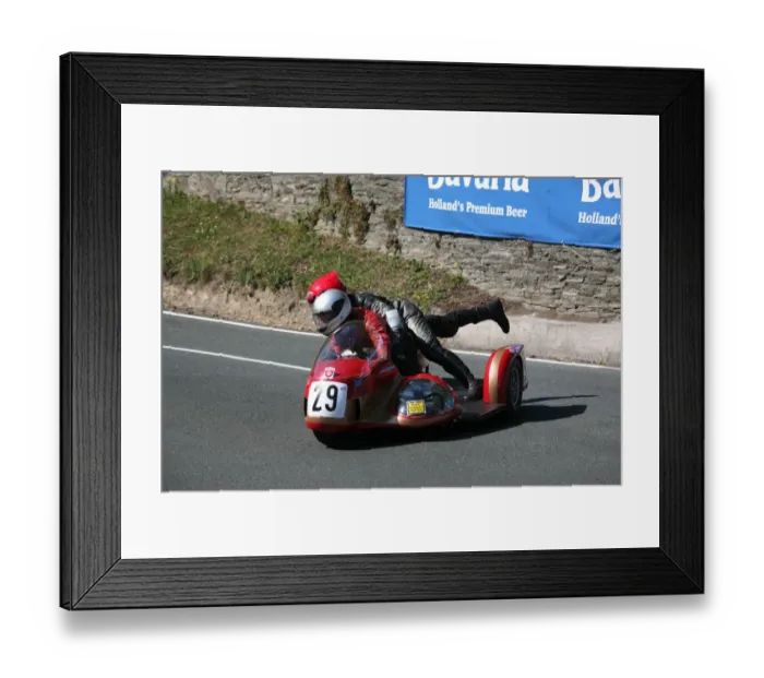 Framed Print : Michael Barry & Alun Thomas (Fiddaman) 2007 Parade Lap