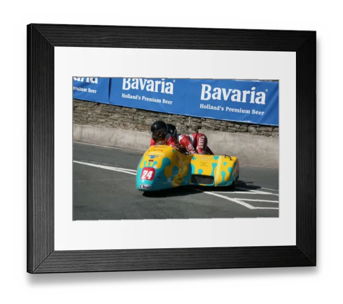 Framed Print : Wendy Davis & Martin Roberts (Honda) 2007 Parade Lap