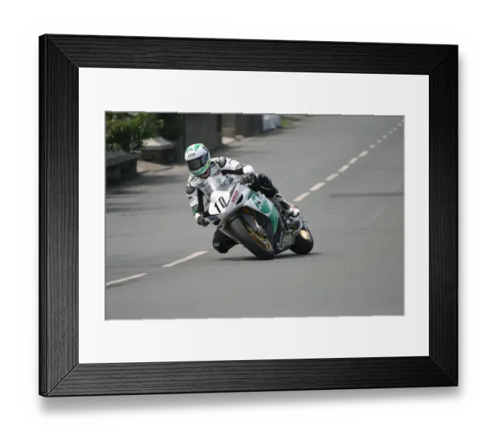 Framed Print : Conor Cummins (Yamaha) 2007 Superbike TT Framed Print : Conor Cummins (Yamaha) 2007 Superbike TT