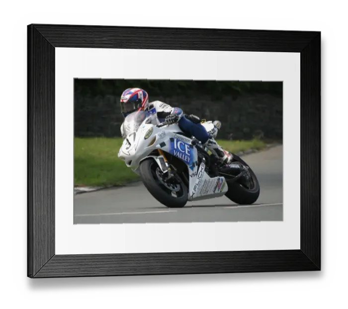 Framed Print : James Edmeades (Yamaha) 2007 Superbike TT Framed Print : James Edmeades (Yamaha) 2007 Superbike TT