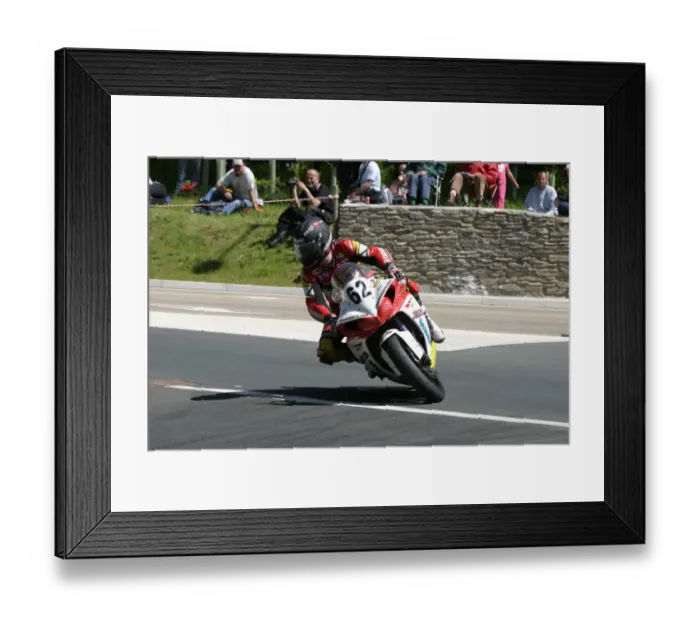 Framed Print : Ben Wylie (Yamaha) 2009 Superbike TT Framed Print : Ben Wylie (Yamaha) 2009 Superbike TT