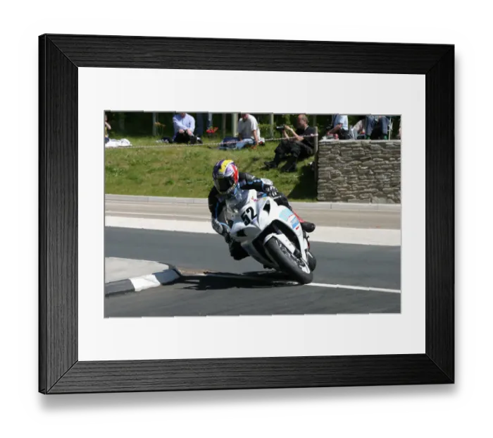 Framed Print : Dave Johnson (Yamaha) 2009 Superbike TT Framed Print : Dave Johnson (Yamaha) 2009 Superbike TT