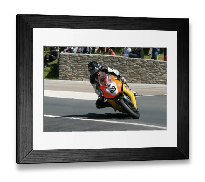 Framed Print : Kieran Hankin (Honda) 2009 Superbike TT Framed Print : Kieran Hankin (Honda) 2009 Superbike TT