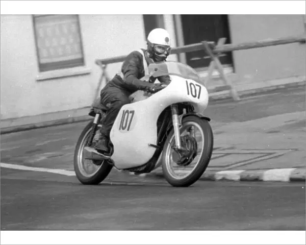 Malcolm Sharrocks (Norton) 1965 Senior Manx Grand Prix