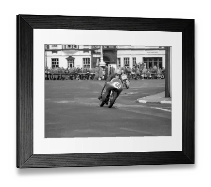 Framed Print : Brian Park (Norton) 1965 Senior Manx Grand Prix Framed Print : Brian Park (Norton) 1965 Senior Manx Grand Prix
