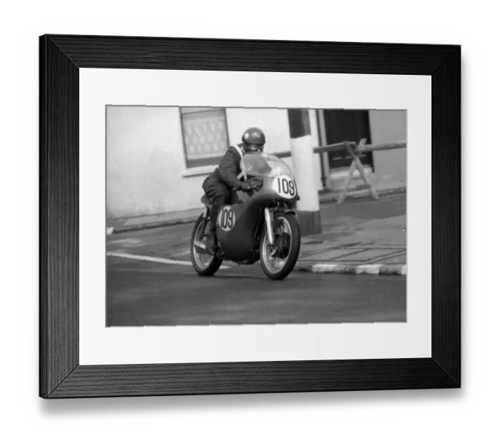 Framed Print : Brian McLean (Norton) 1965 Senior Manx Grand Prix Framed Print : Brian McLean (Norton) 1965 Senior Manx Grand Prix
