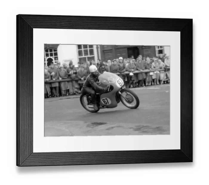Framed Print : John Swannack (BSA) 1965 Senior Manx Grand Prix