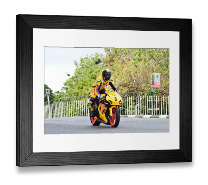 Framed Print : Rob Hodson (PRF Suzuki) 2015 Senior Manx Grand Prix Framed Print : Rob Hodson (PRF Suzuki) 2015 Senior Manx Grand Prix