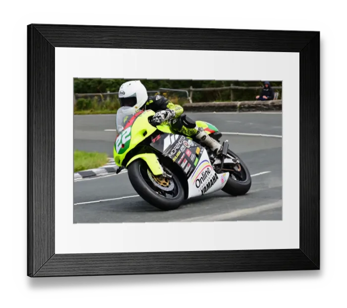 Framed Print : Gary Vines (Yamaha) 2015 Manx Grand Prix Super Twin Framed Print : Gary Vines (Yamaha) 2015 Manx Grand Prix Super Twin